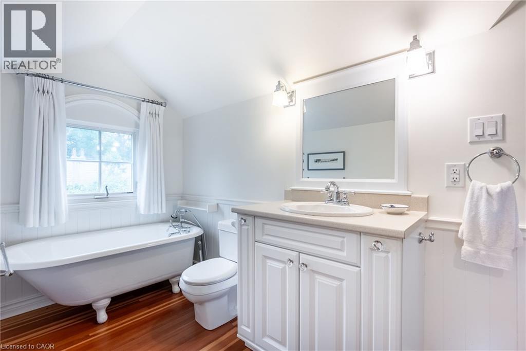 Photo 37 of 158 Dalewood Crescent, Hamilton ON
