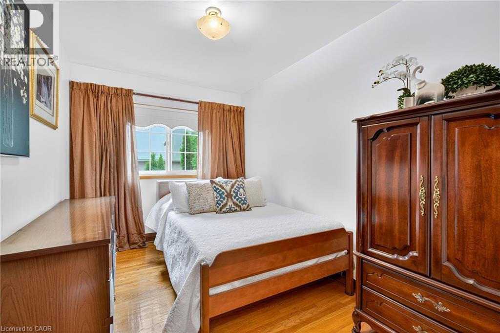 Photo 5 of 961 Danforth Avenue, Burlington ON