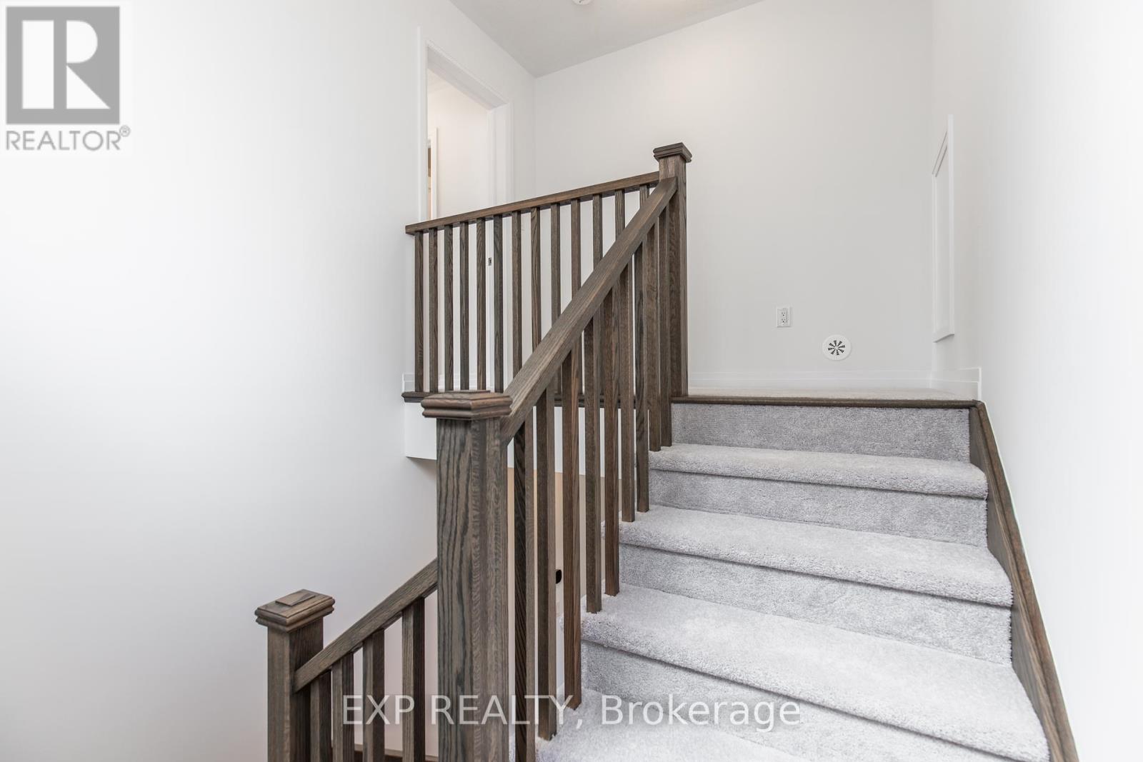 Photo 7 of 3276 Crystal Drive, Oakville ON