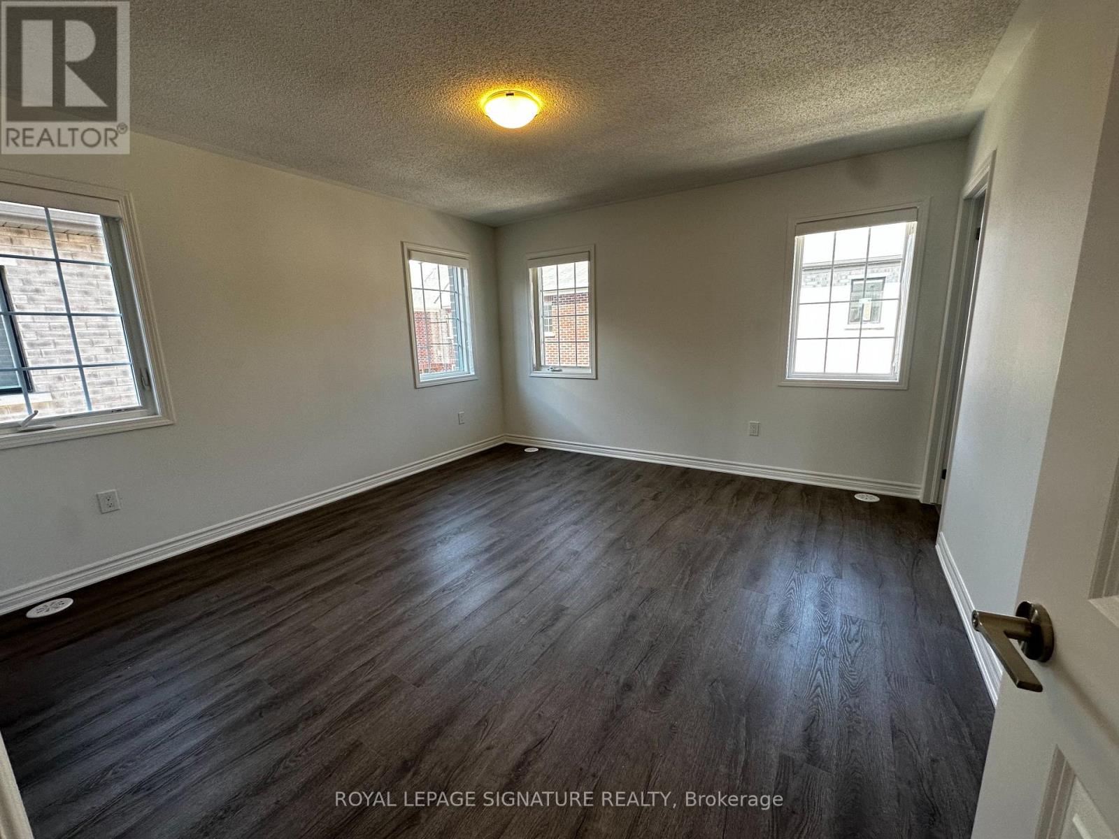 Photo 7 of 6 1259 Lily Crescent, Milton ON