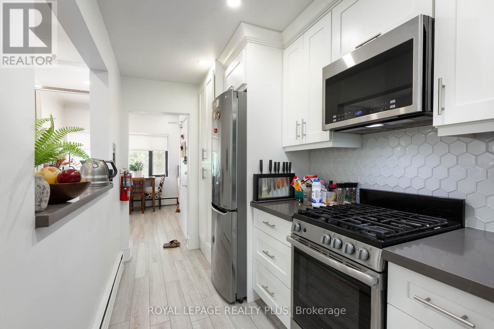 Photo 28 of 2 1 Elmwood Avenue S, Mississauga ON