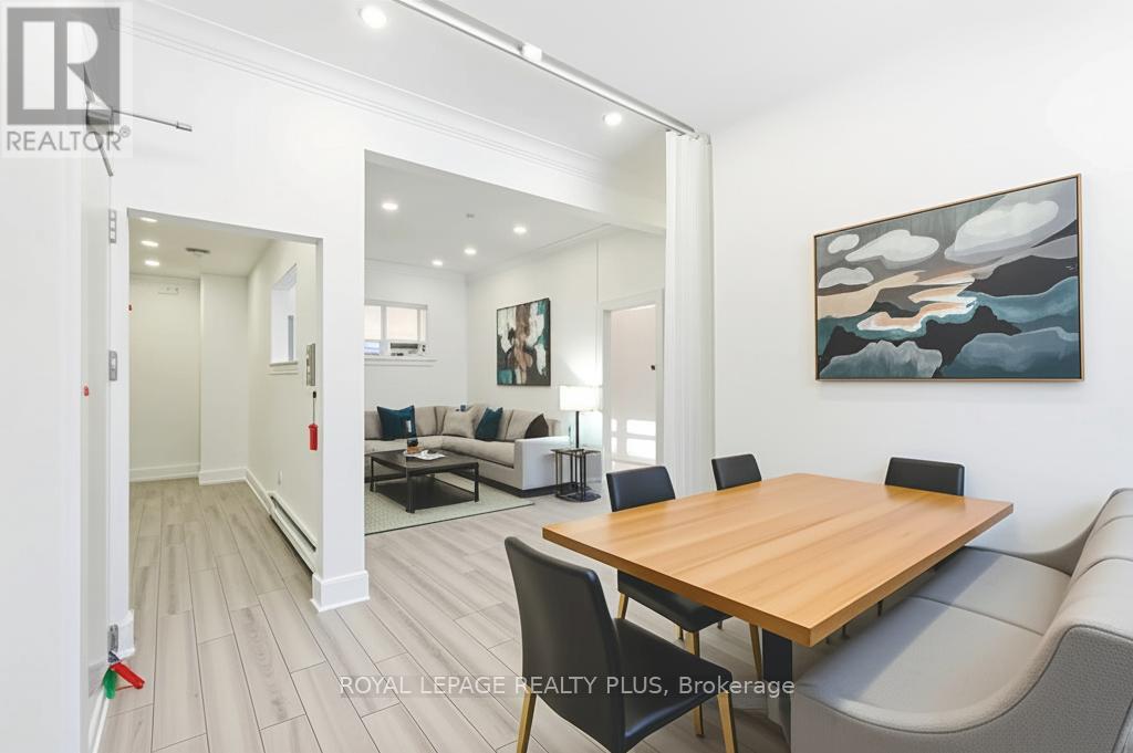 Photo 9 of 2 1 Elmwood Avenue S, Mississauga ON