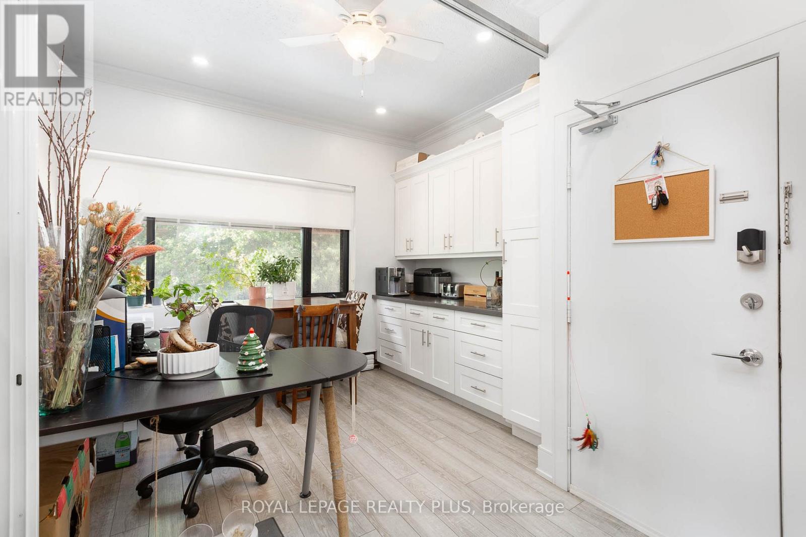 Photo 30 of 2 1 Elmwood Avenue S, Mississauga ON