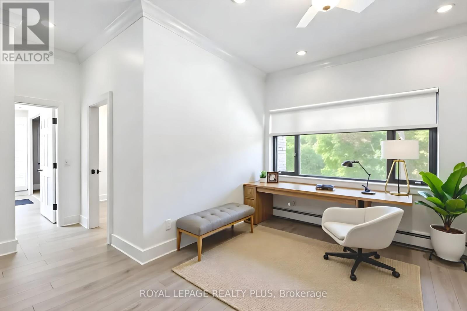 Photo 13 of 2 1 Elmwood Avenue S, Mississauga ON