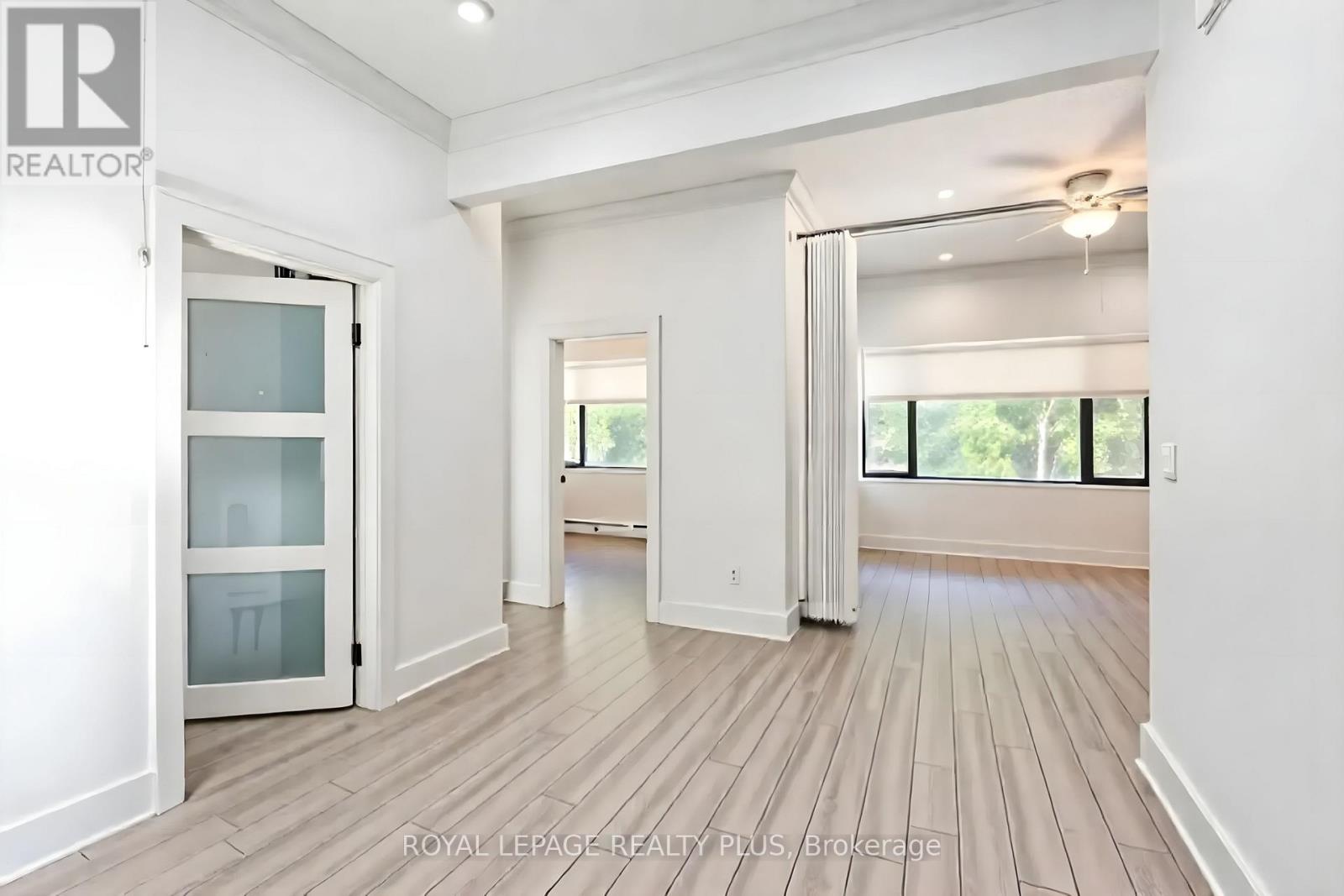 Photo 20 of 2 1 Elmwood Avenue S, Mississauga ON