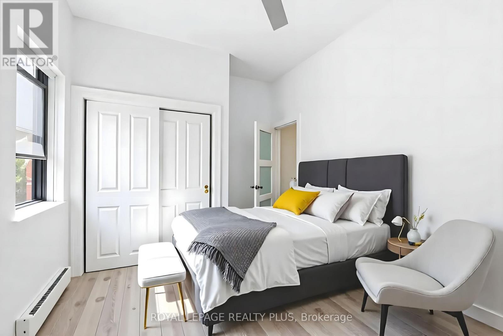 Photo 2 of 2 1 Elmwood Avenue S, Mississauga ON
