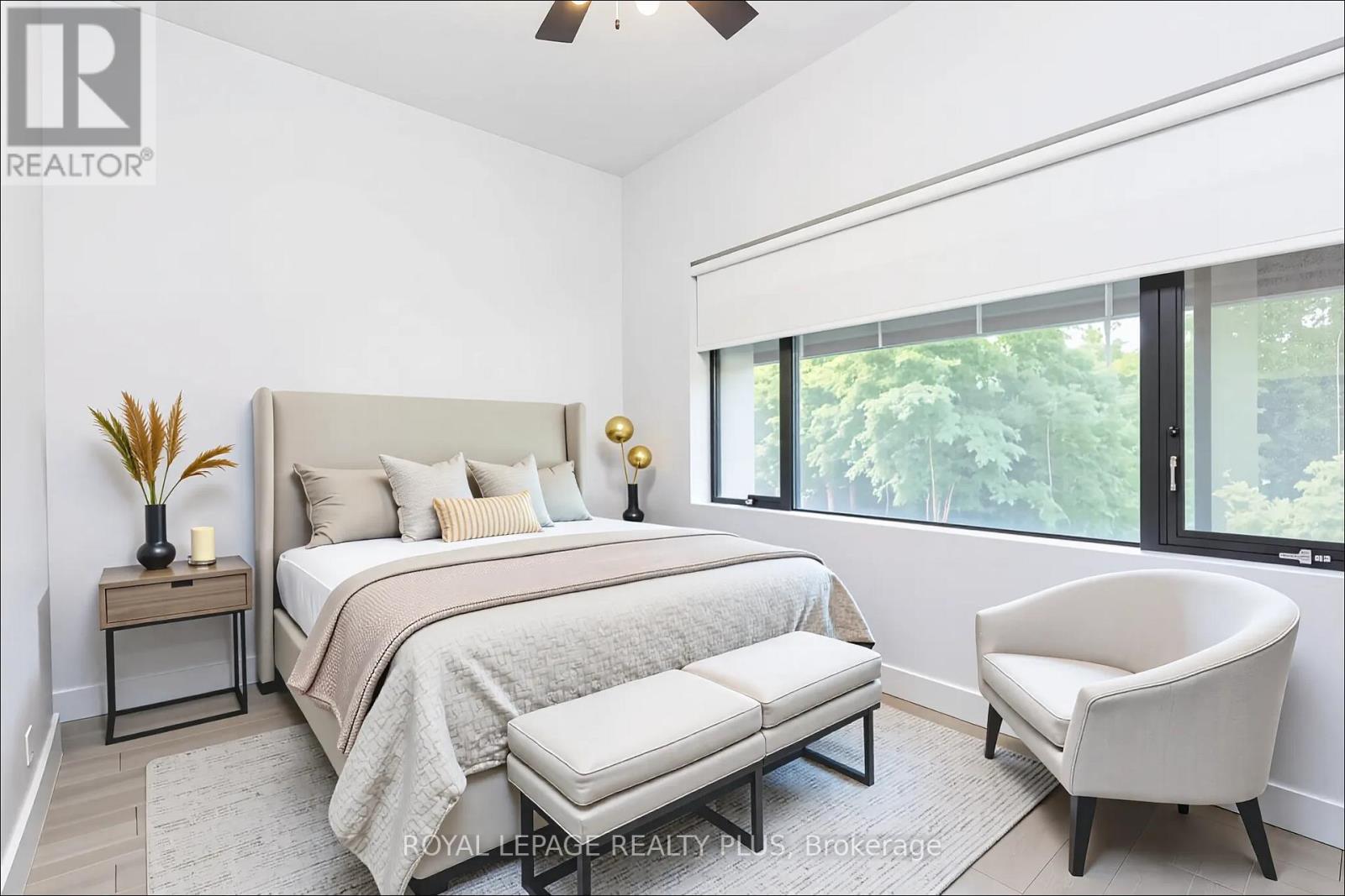Photo 3 of 2 1 Elmwood Avenue S, Mississauga ON