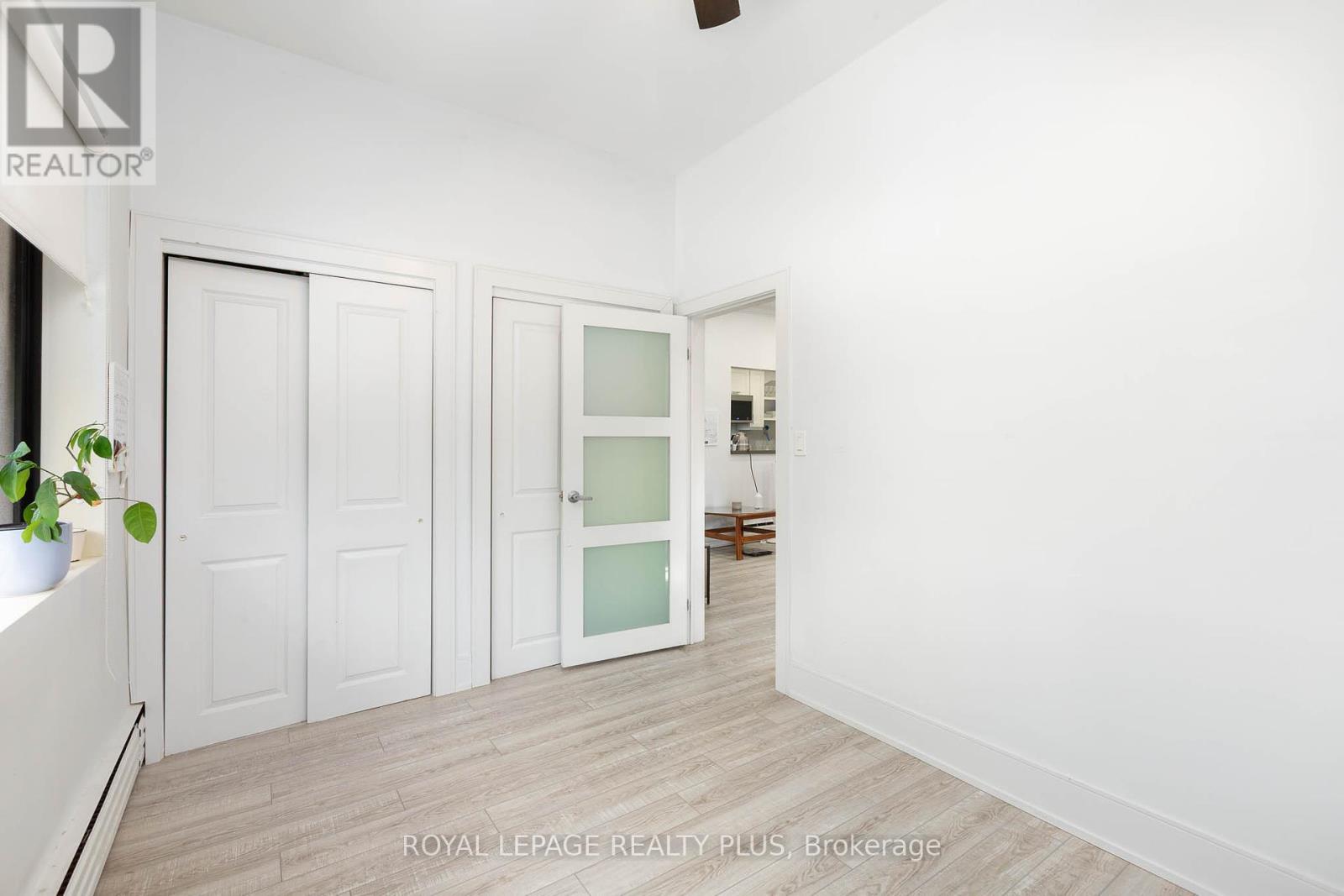 Photo 14 of 2 1 Elmwood Avenue S, Mississauga ON