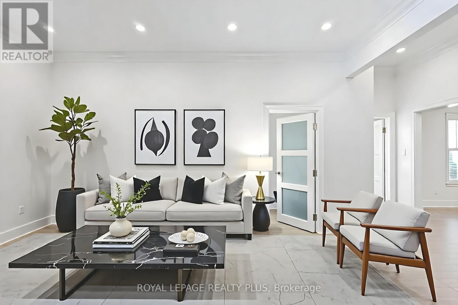Photo 1 of 2 1 Elmwood Avenue S, Mississauga ON