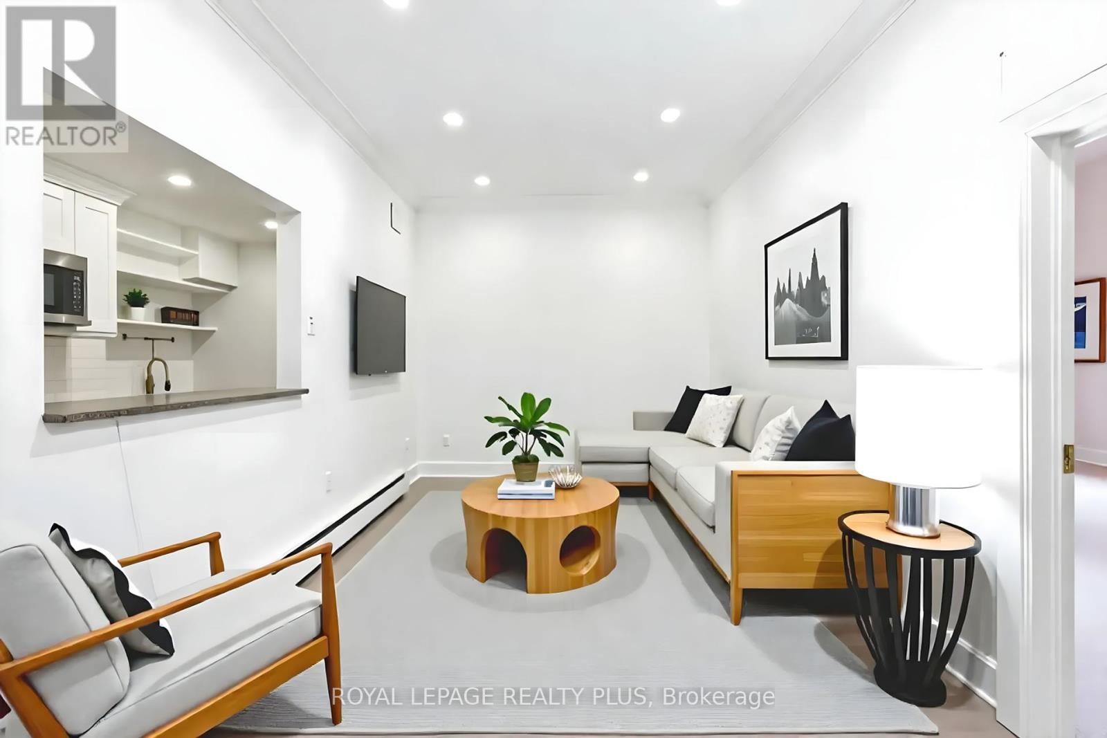 Photo 4 of 2 1 Elmwood Avenue S, Mississauga ON