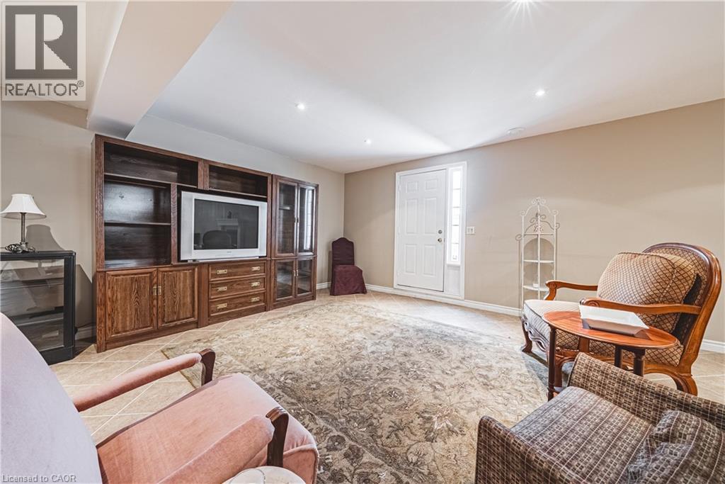 Photo 4 of 65 Mount Pleasant Drive, Hamilton ON