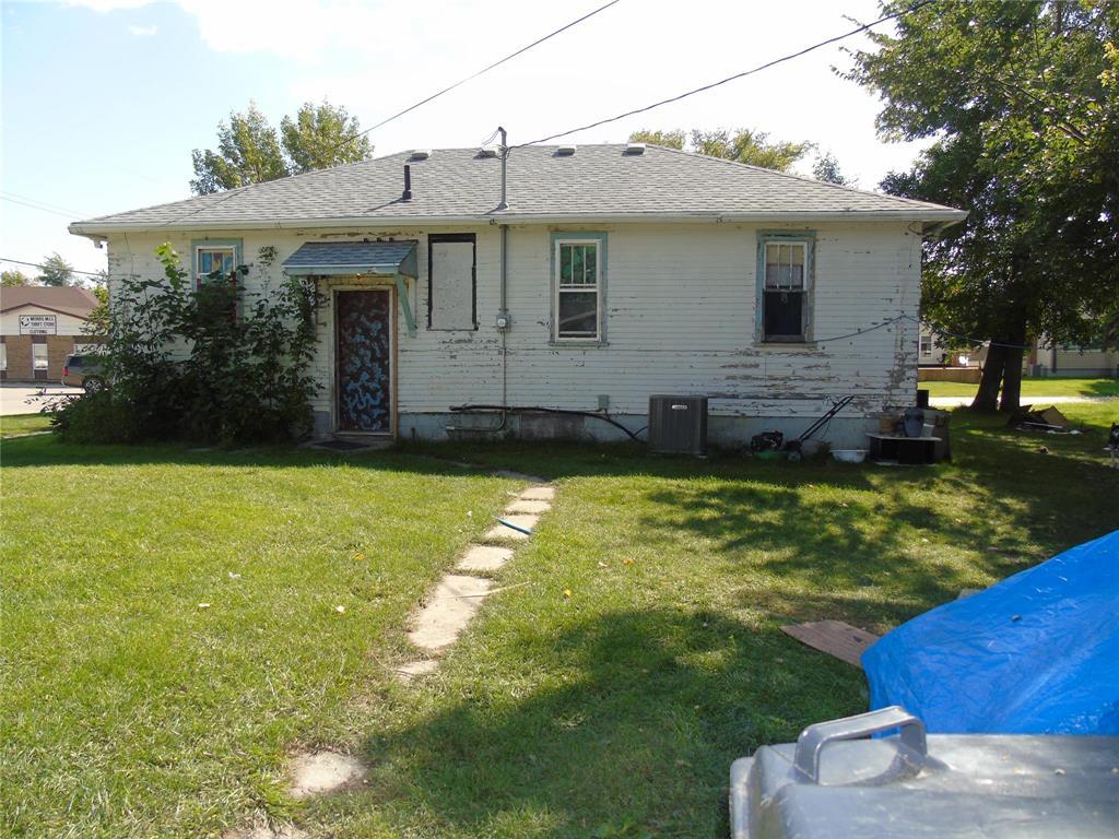 Photo 2 of 205 Charles Avenue W, Morris MB