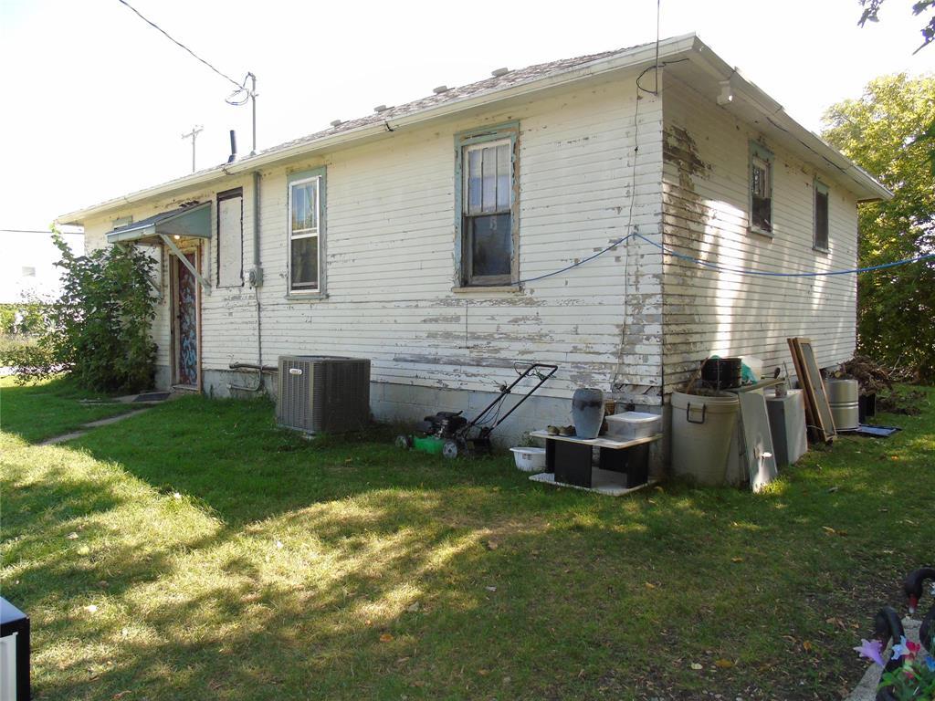 Photo 6 of 205 Charles Avenue W, Morris MB