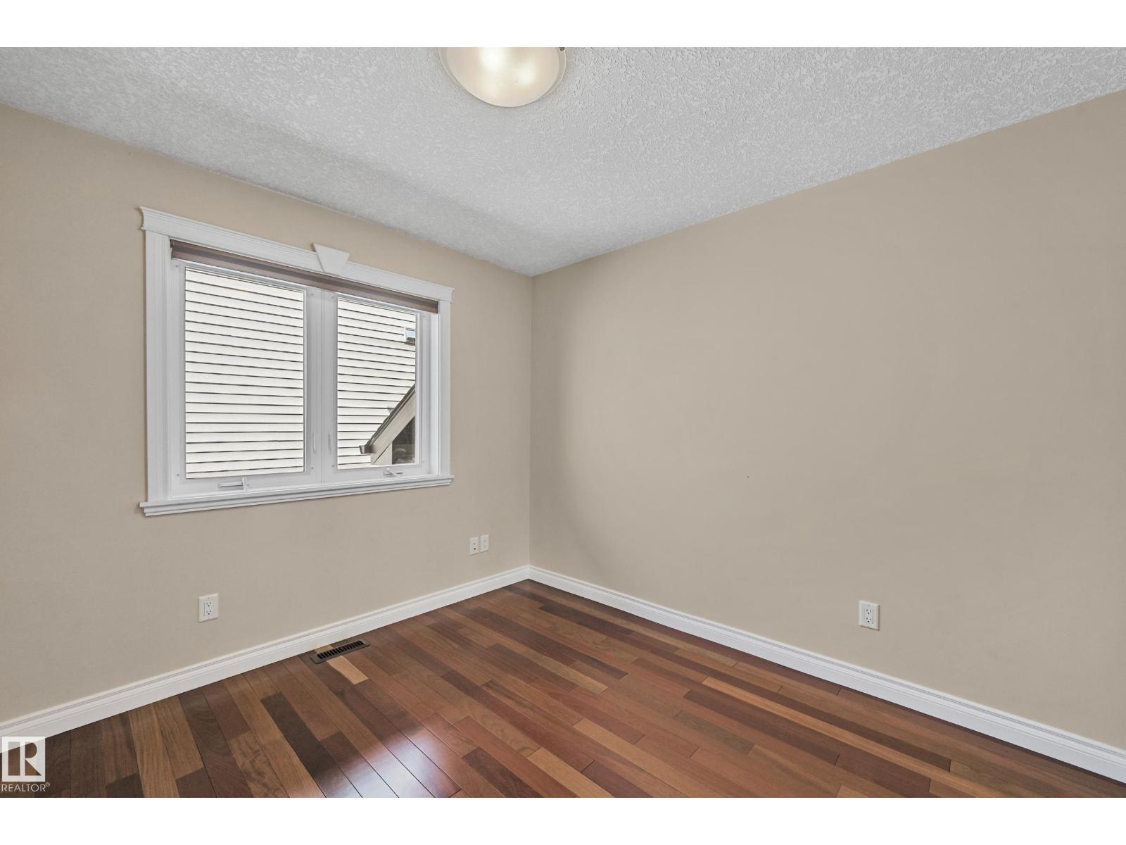 Photo 13 of 1213 Adamson Dr Sw, Edmonton AB