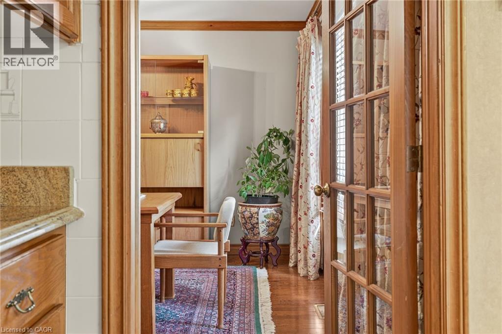 Photo 15 of 64 Summerdale Place, Ancaster ON
