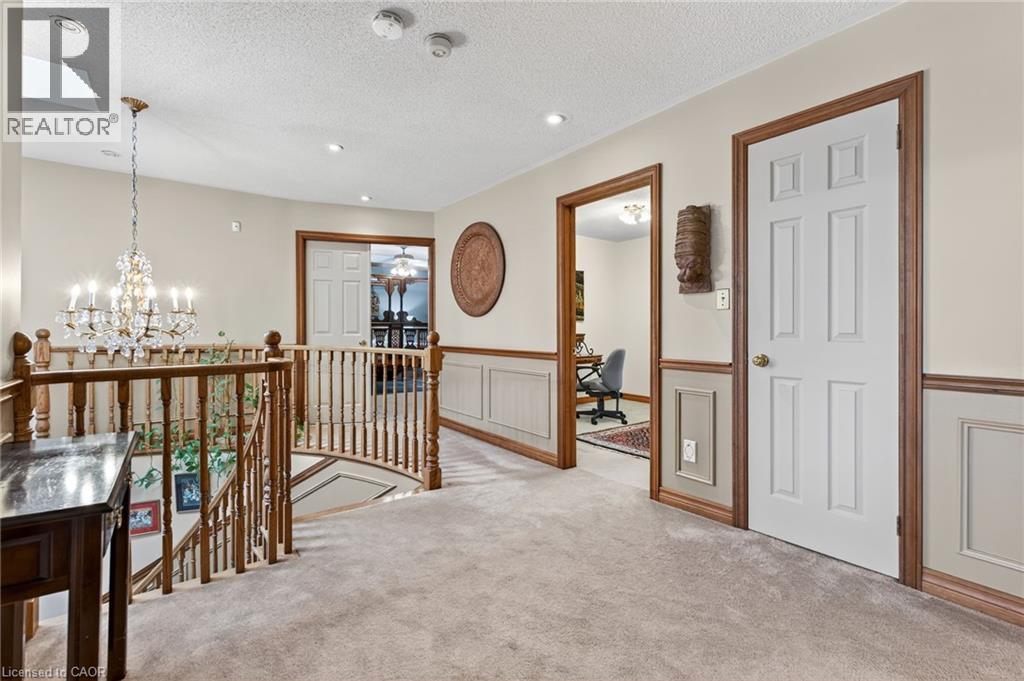 Photo 27 of 64 Summerdale Place, Ancaster ON