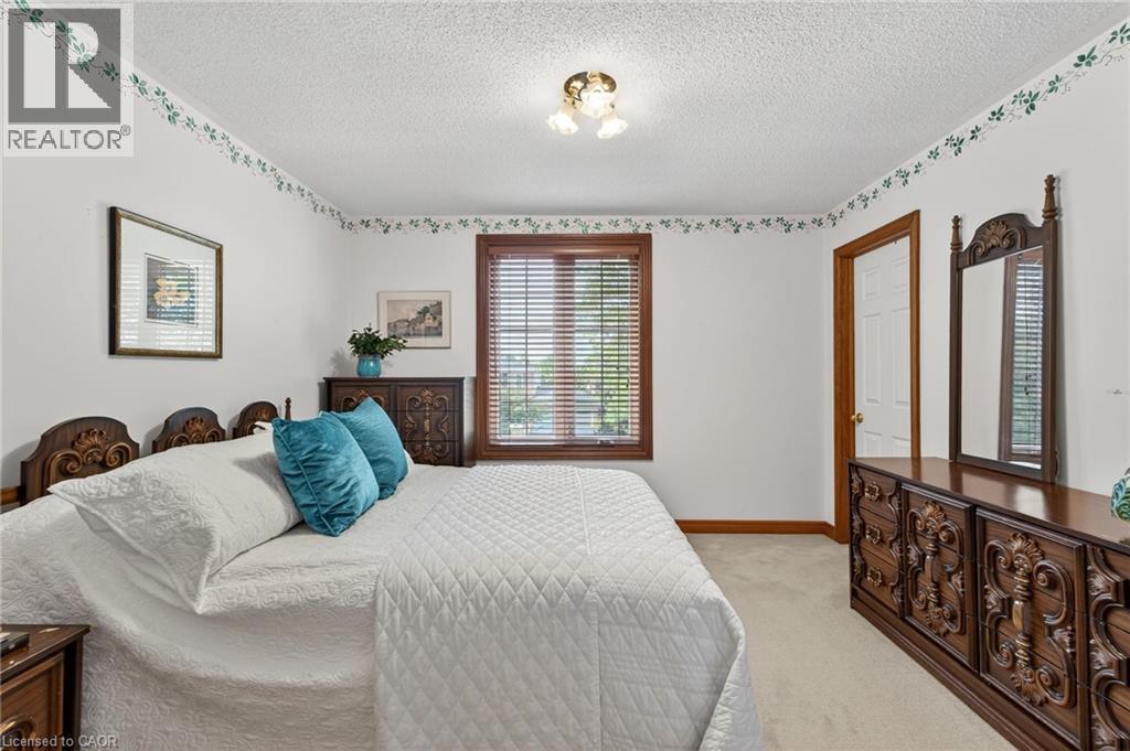 Photo 36 of 64 Summerdale Place, Ancaster ON
