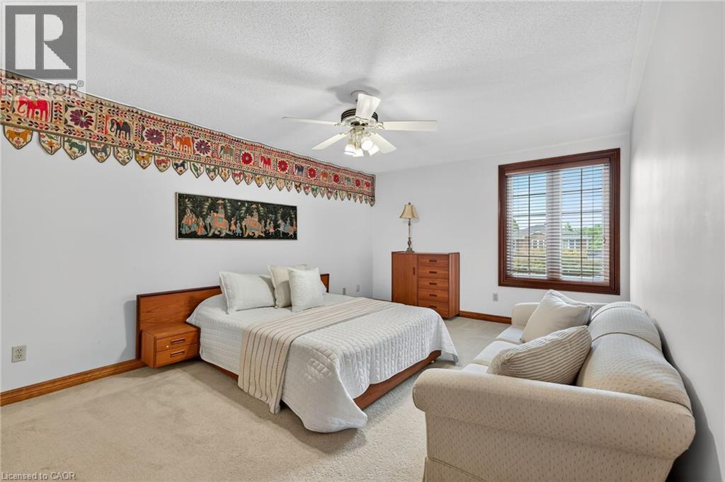 Photo 34 of 64 Summerdale Place, Ancaster ON