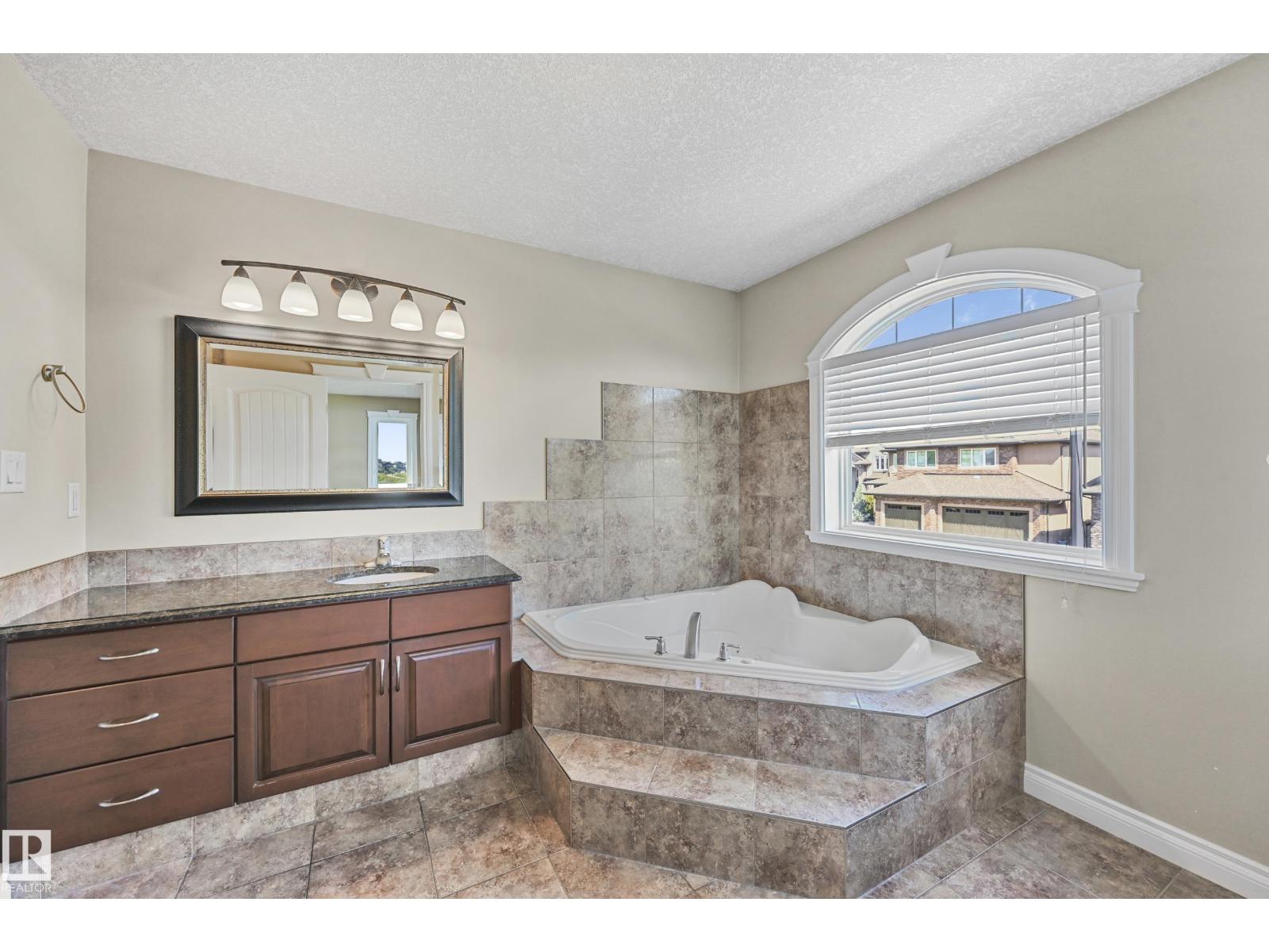 Photo 35 of 1213 Adamson Dr Sw, Edmonton AB
