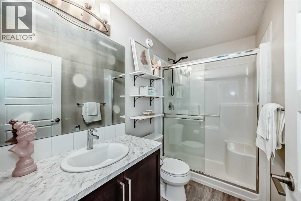 Photo 25 of 106 Kingfisher Crescent Se, Airdrie AB