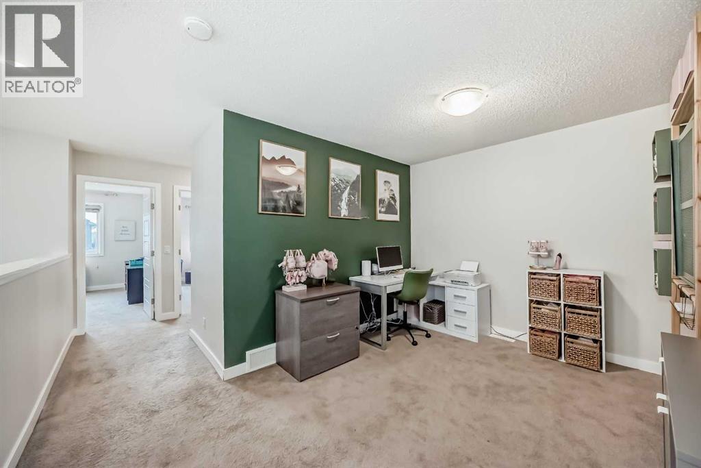 Photo 32 of 106 Kingfisher Crescent Se, Airdrie AB