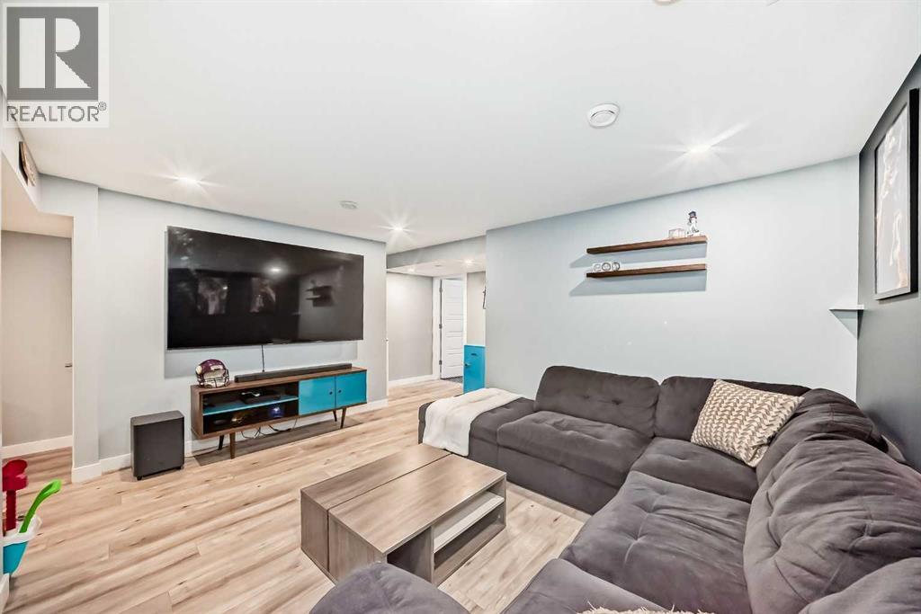 Photo 35 of 106 Kingfisher Crescent Se, Airdrie AB
