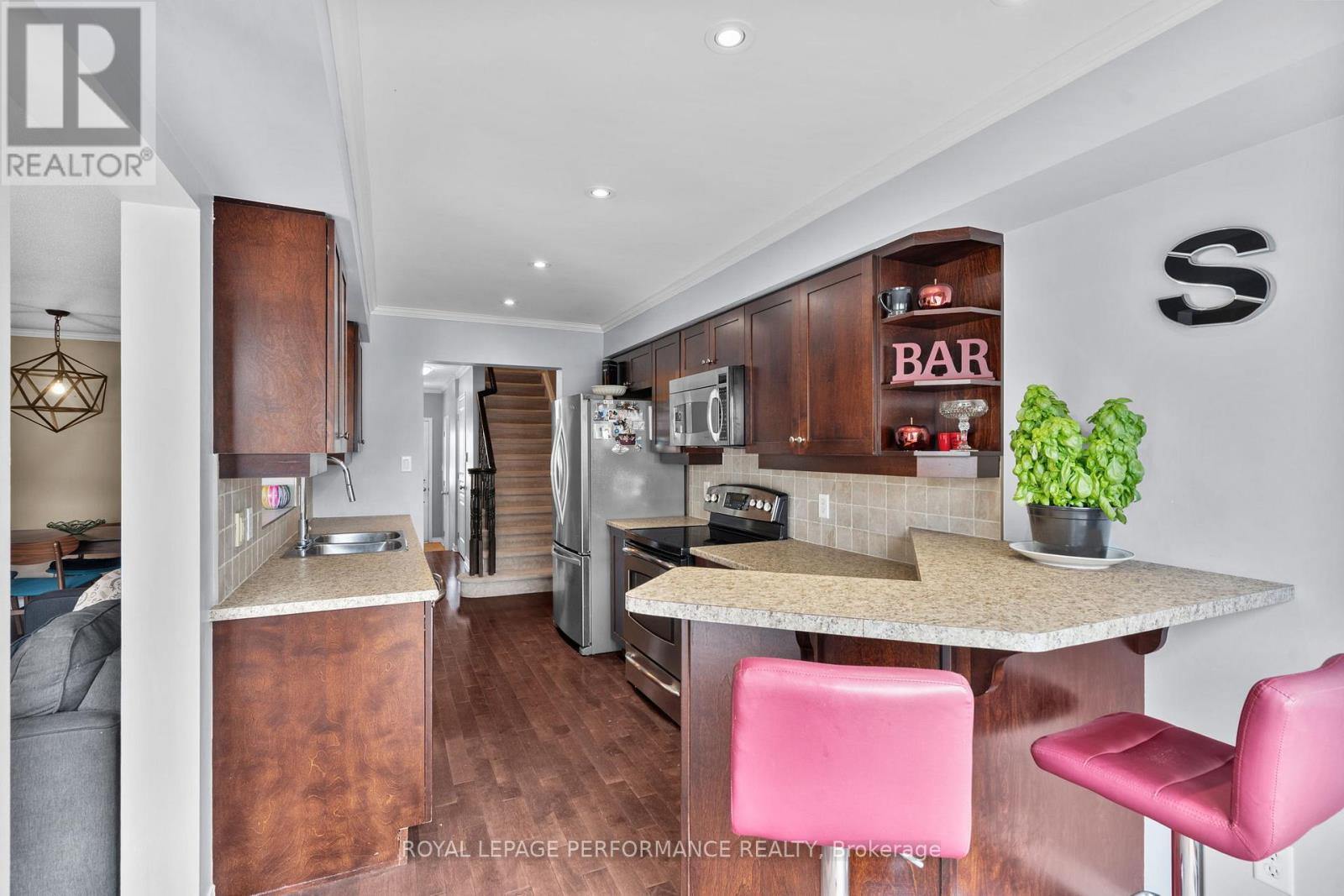 Photo 15 of 122 Osnabrook Private, Ottawa ON