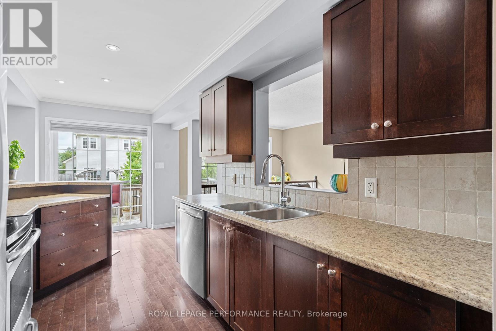 Photo 1 of 122 Osnabrook Private, Ottawa ON