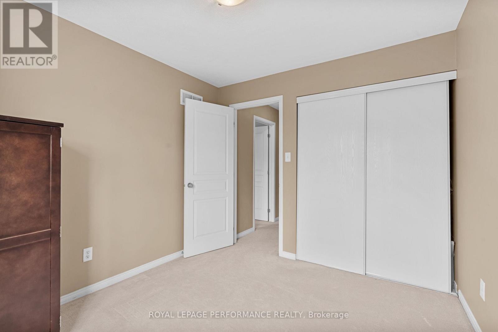 Photo 12 of 122 Osnabrook Private, Ottawa ON