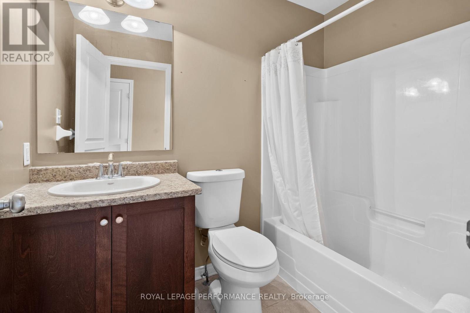 Photo 10 of 122 Osnabrook Private, Ottawa ON