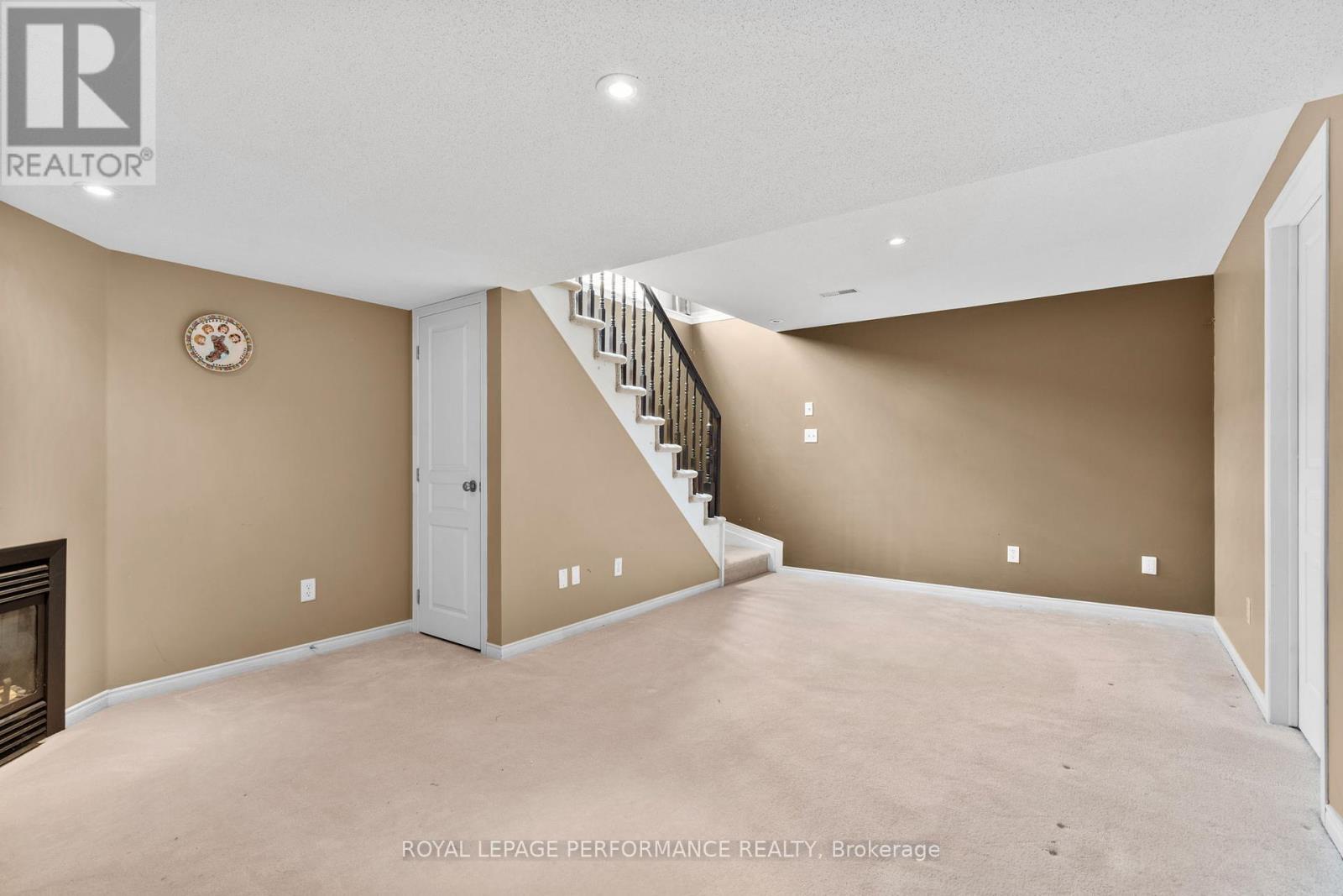 Photo 7 of 122 Osnabrook Private, Ottawa ON