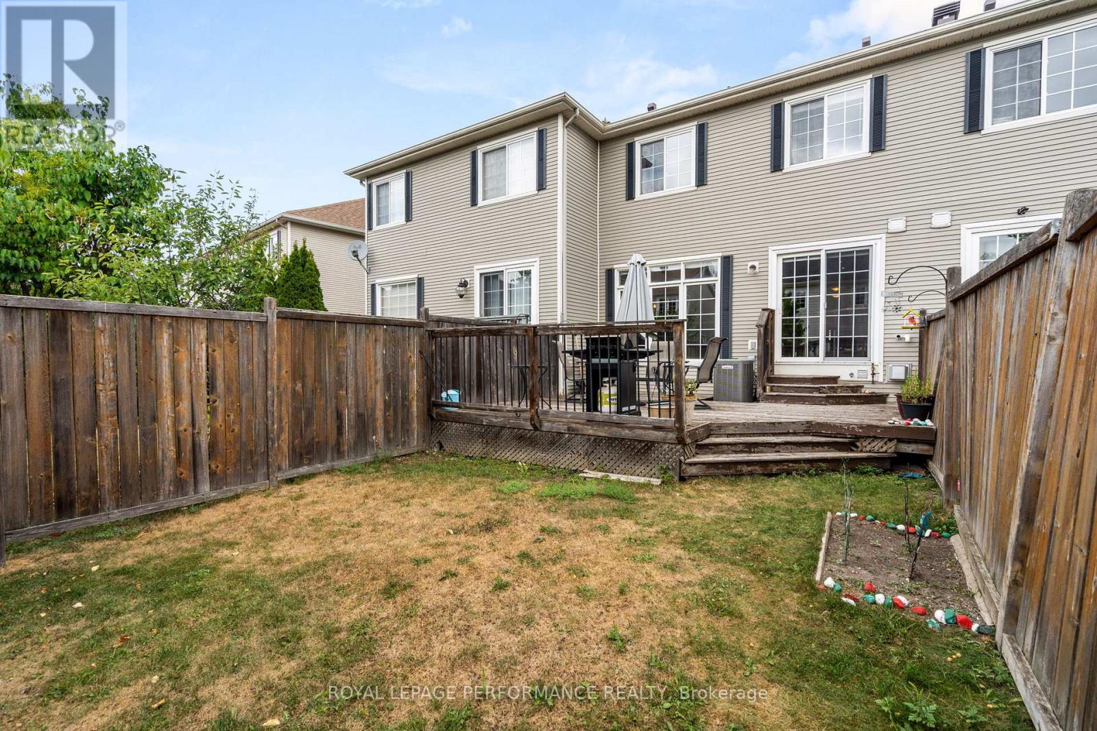 Photo 11 of 122 Osnabrook Private, Ottawa ON