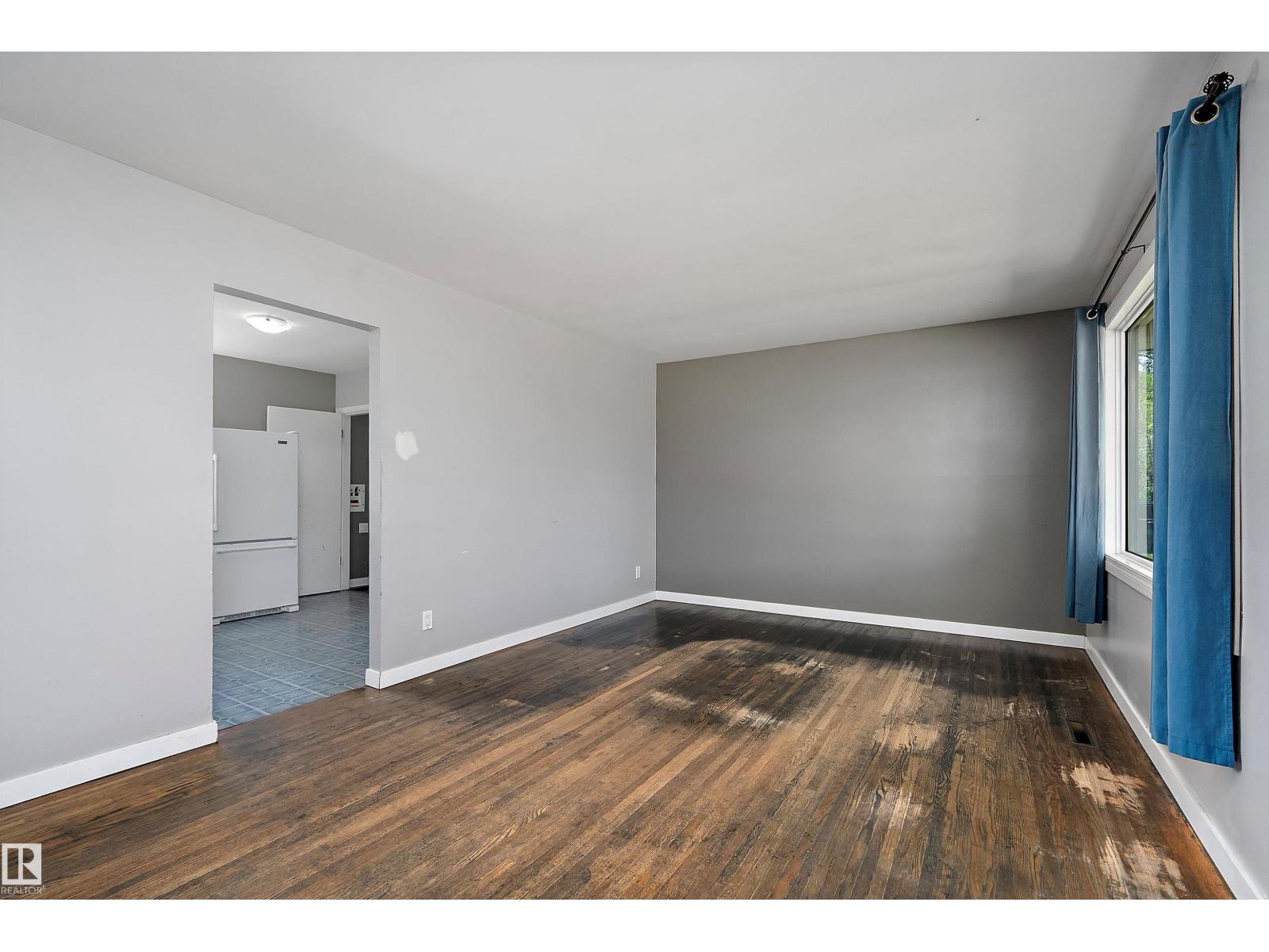 Photo 13 of 4405 116 Av Nw, Edmonton AB