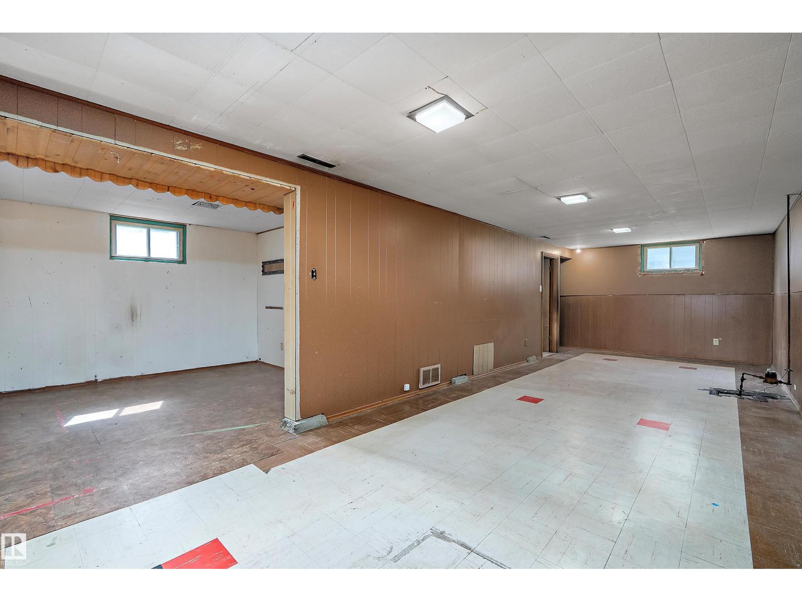 Photo 14 of 4405 116 Av Nw, Edmonton AB