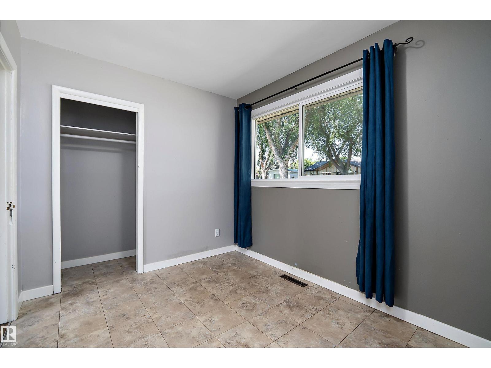 Photo 8 of 4405 116 Av Nw, Edmonton AB