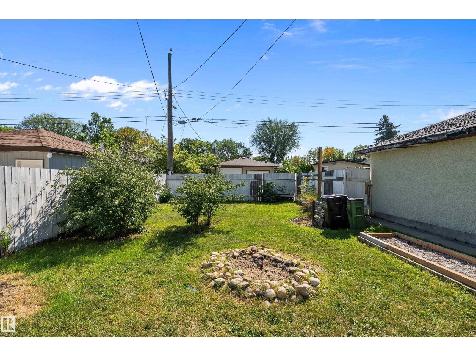 Photo 6 of 4405 116 Av Nw, Edmonton AB