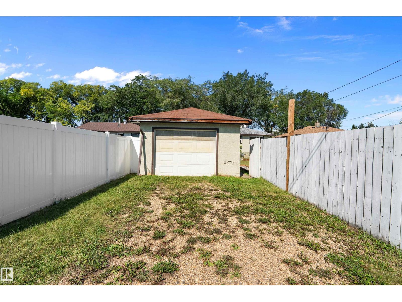 Photo 21 of 4405 116 Av Nw, Edmonton AB