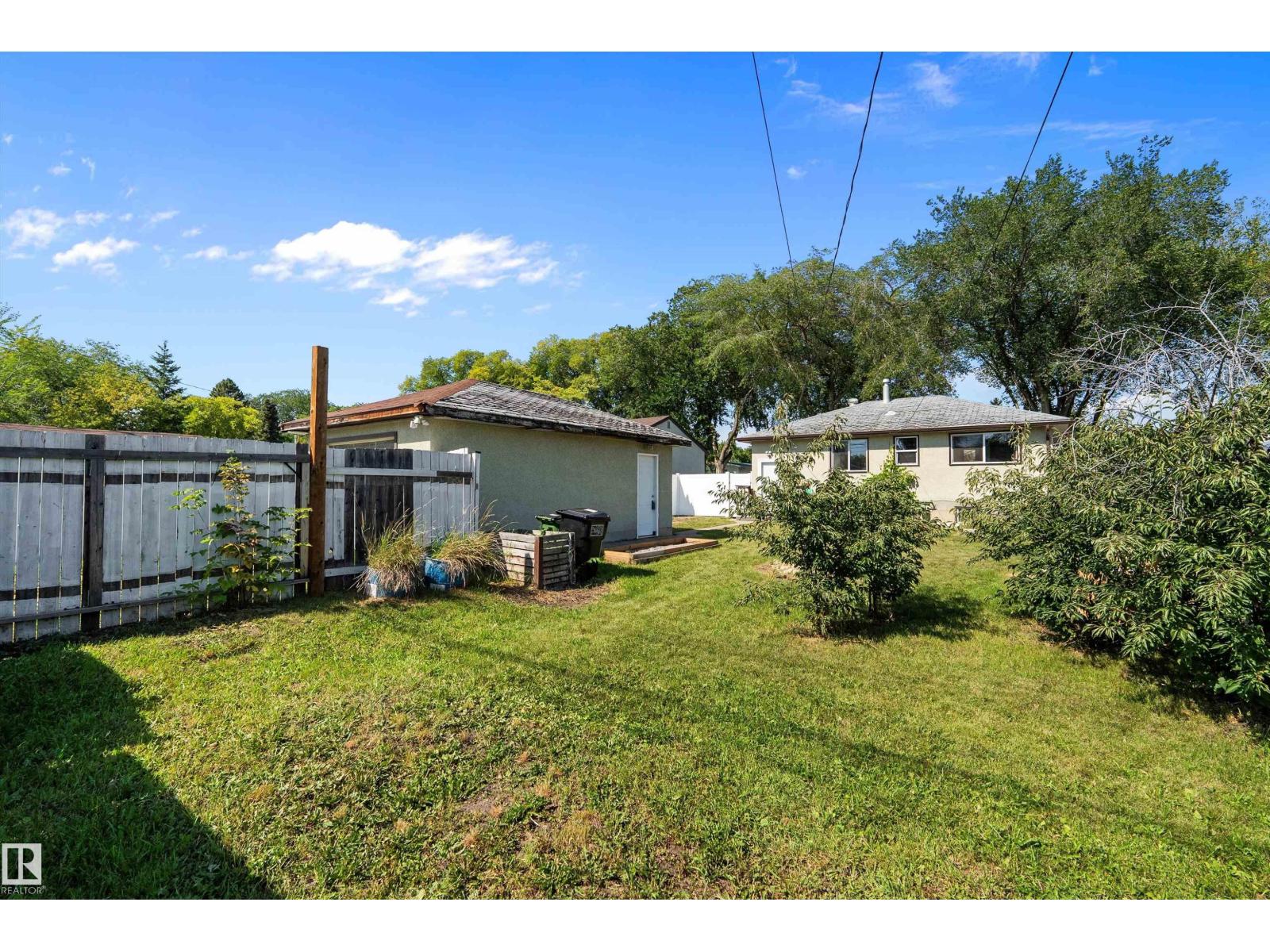 Photo 15 of 4405 116 Av Nw, Edmonton AB