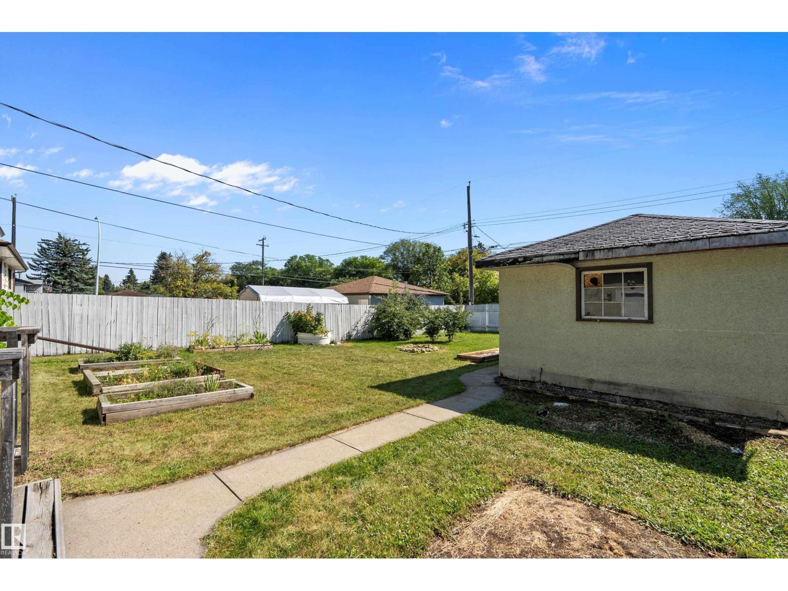 Photo 2 of 4405 116 Av Nw, Edmonton AB