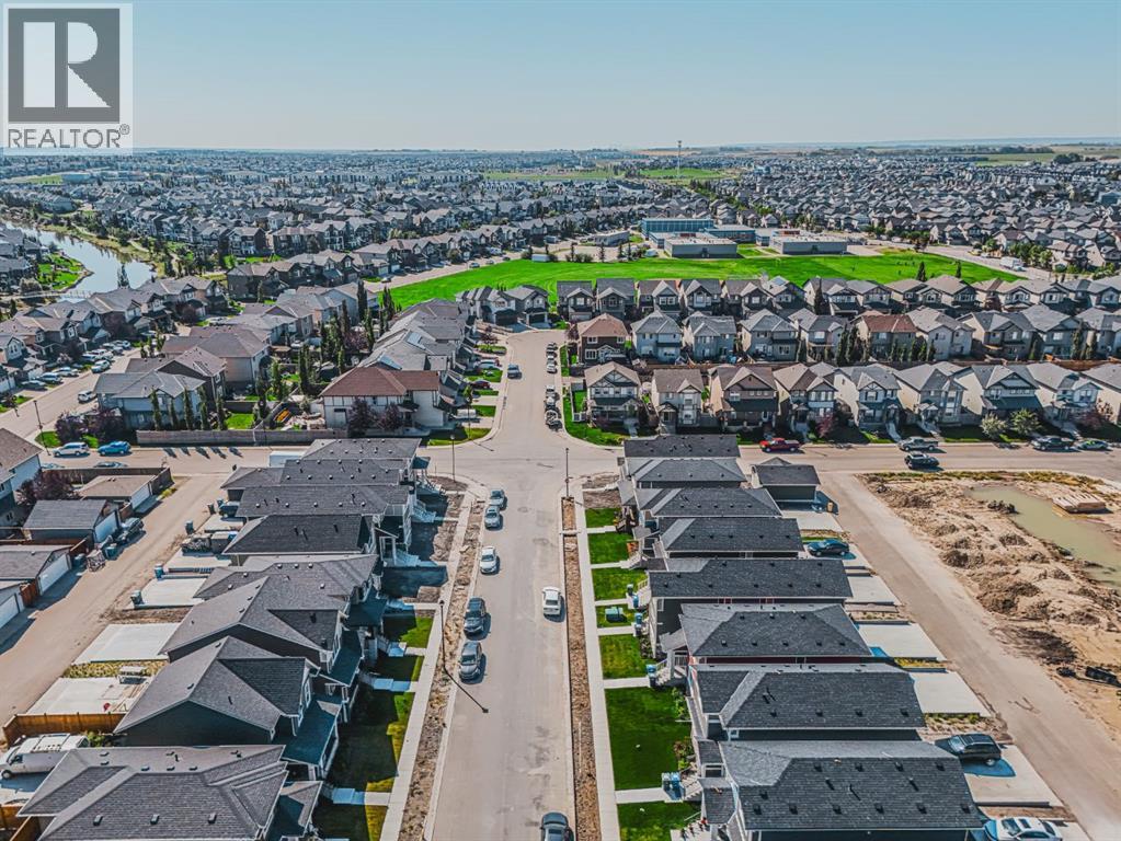 Photo 2 of 609 Baywater Manor Sw, Airdrie AB