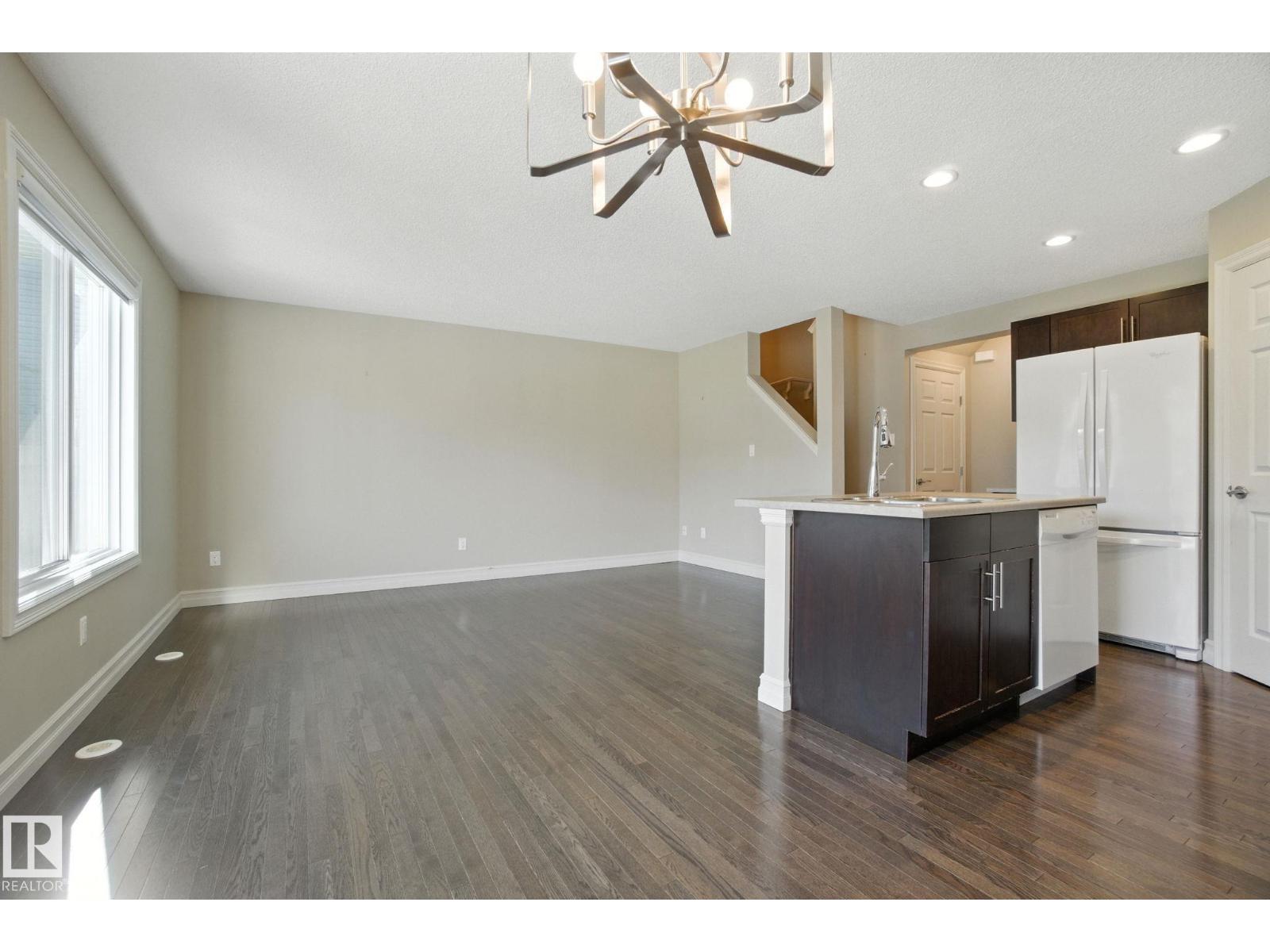 Photo 3 of 6815 Cardinal Li Sw, Edmonton AB