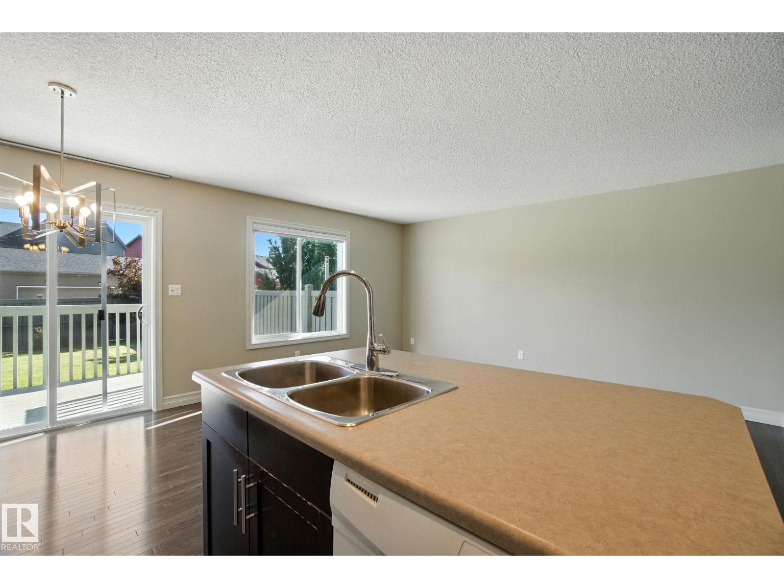 Photo 13 of 6815 Cardinal Li Sw, Edmonton AB