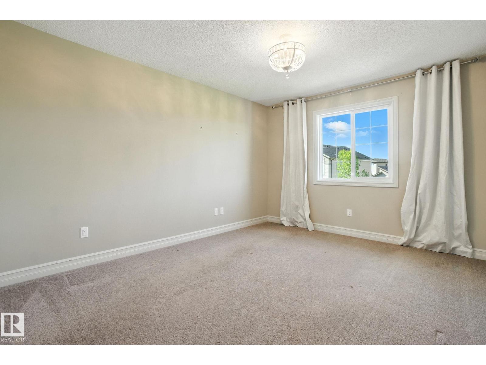 Photo 10 of 6815 Cardinal Li Sw, Edmonton AB