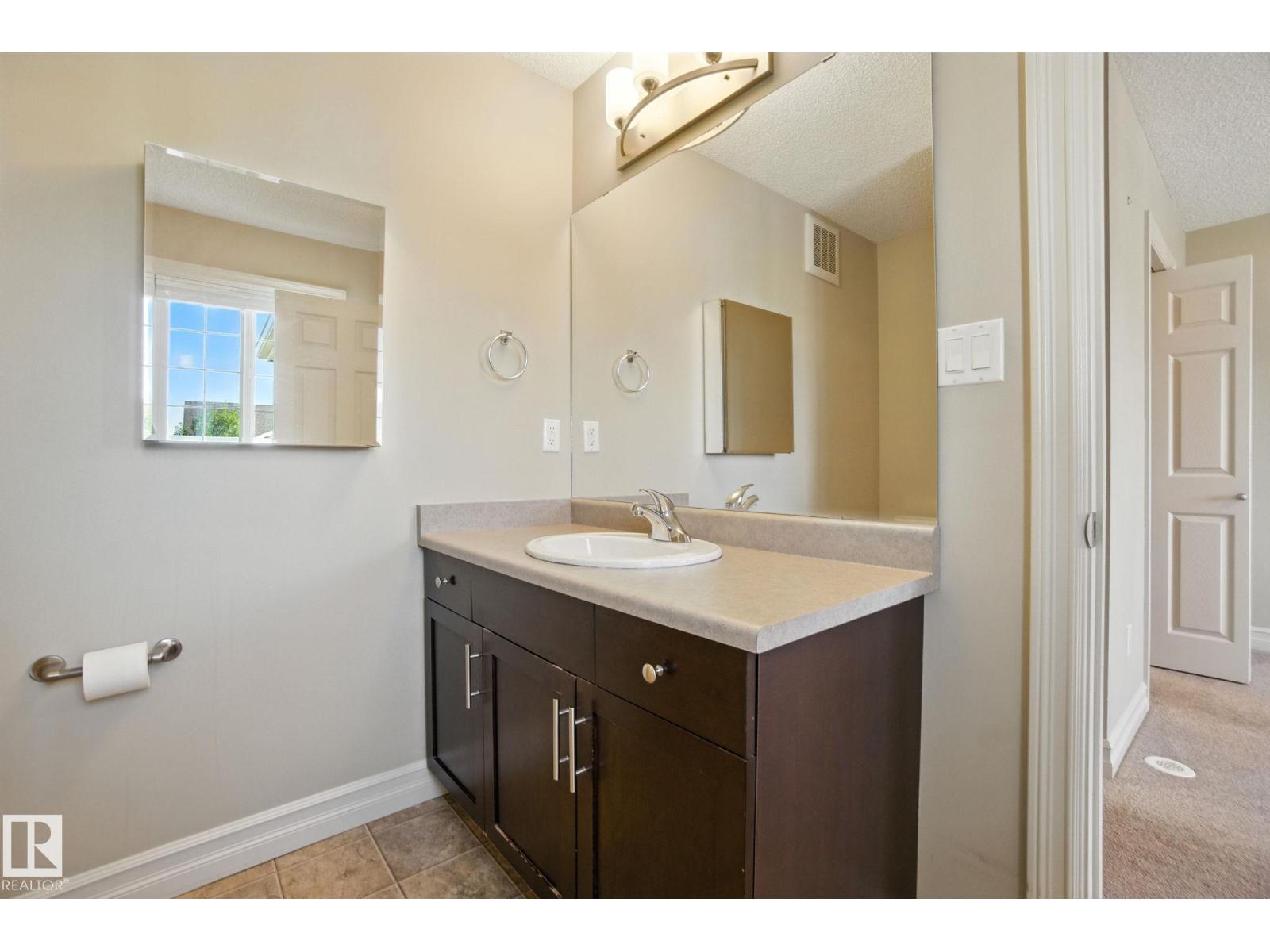 Photo 8 of 6815 Cardinal Li Sw, Edmonton AB