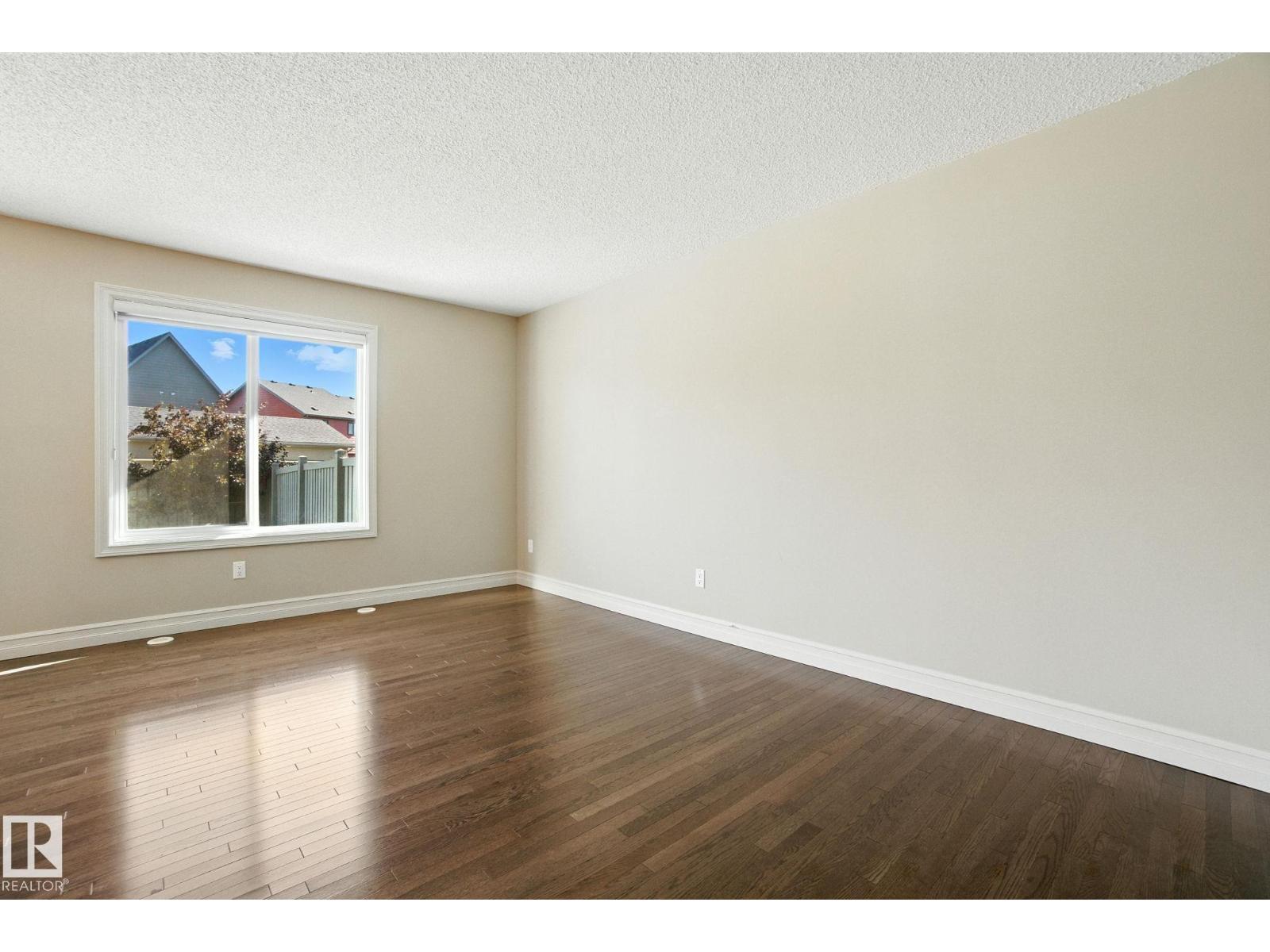 Photo 4 of 6815 Cardinal Li Sw, Edmonton AB