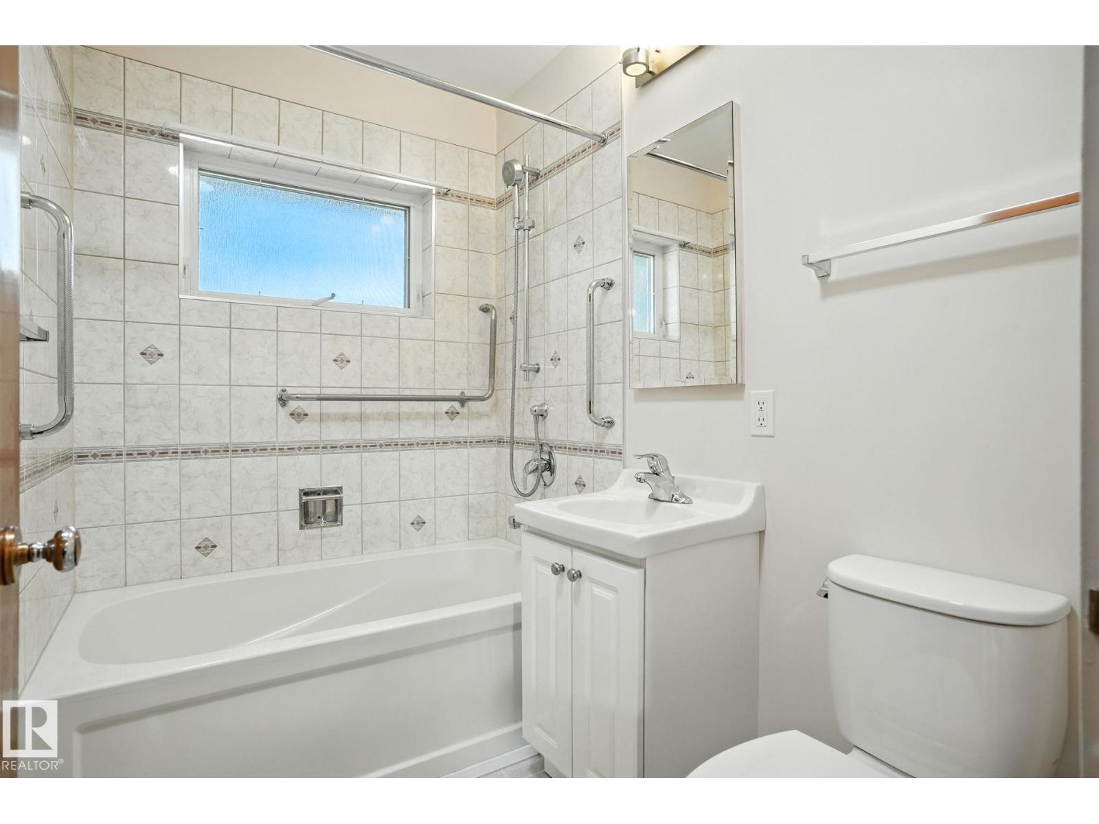 Photo 13 of 15956 110 B Av Nw, Edmonton AB