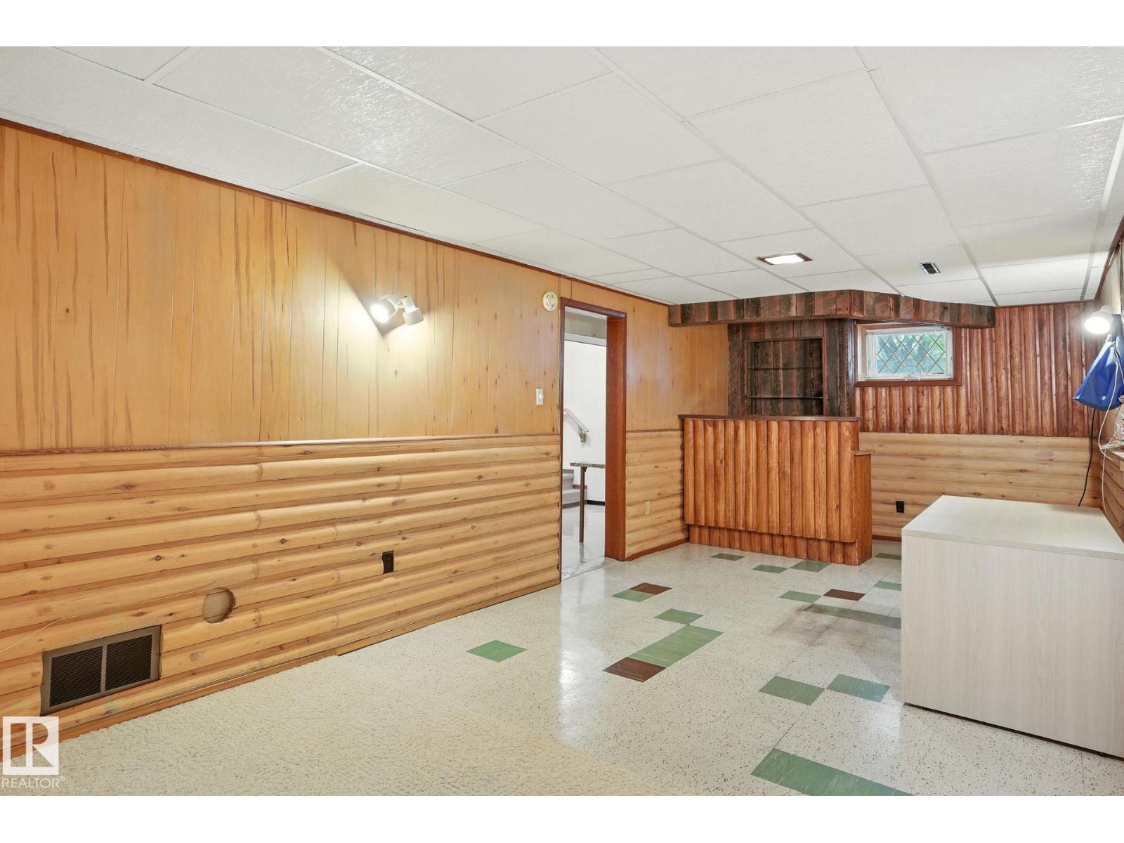 Photo 17 of 15956 110 B Av Nw, Edmonton AB