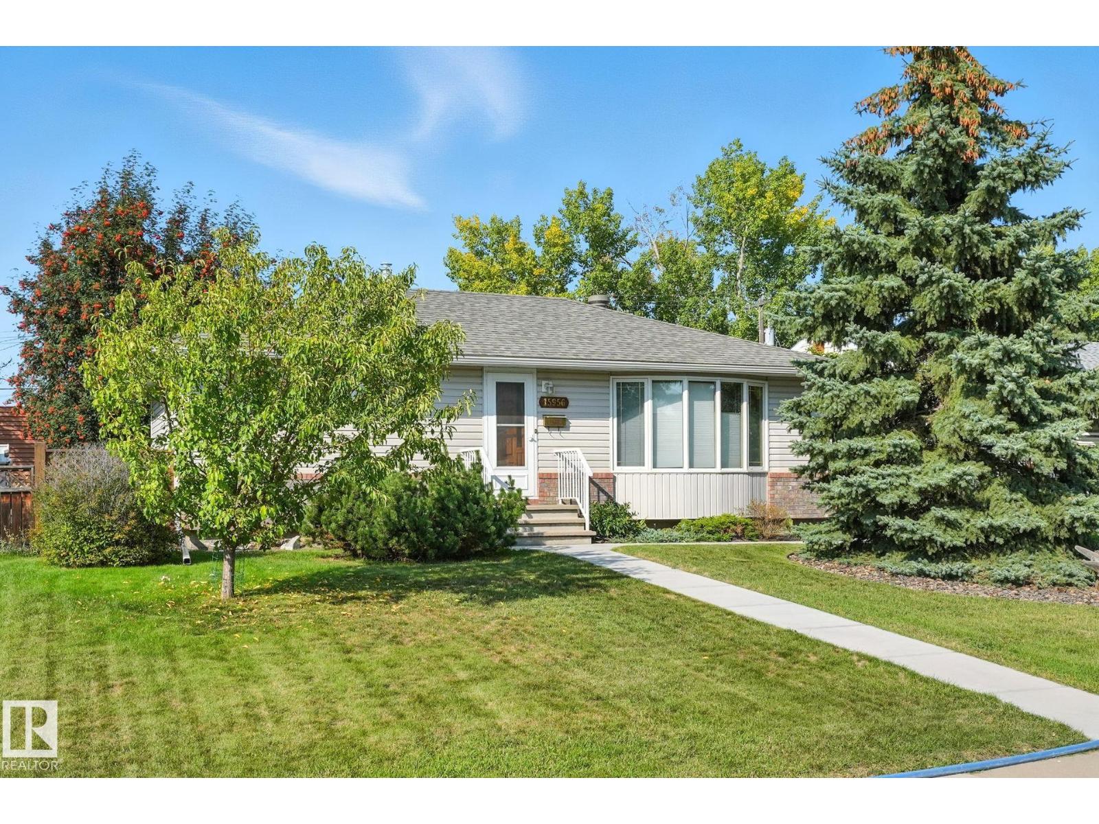 Photo 2 of 15956 110 B Av Nw, Edmonton AB