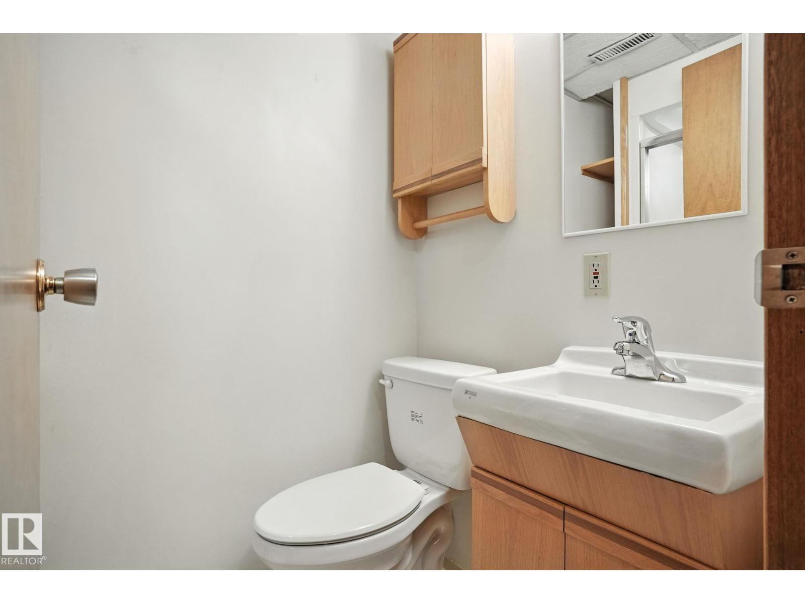 Photo 20 of 15956 110 B Av Nw, Edmonton AB