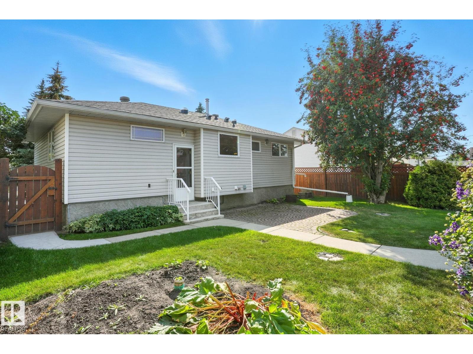 Photo 23 of 15956 110 B Av Nw, Edmonton AB